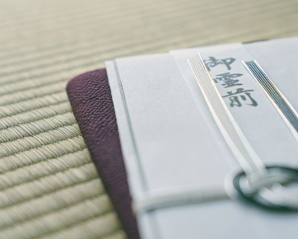 【贈り物のマナー】葬儀でお菓子を持参する際のマナーは?