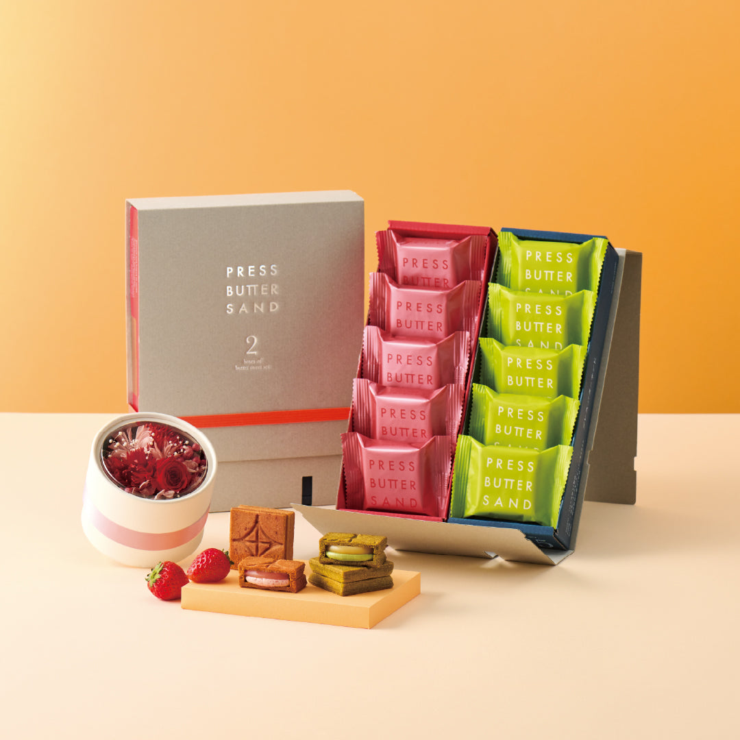 バターサンド2種セット贈り物〈贅沢いちご・宇治抹茶〉10個入&ドームフラワーボックス
