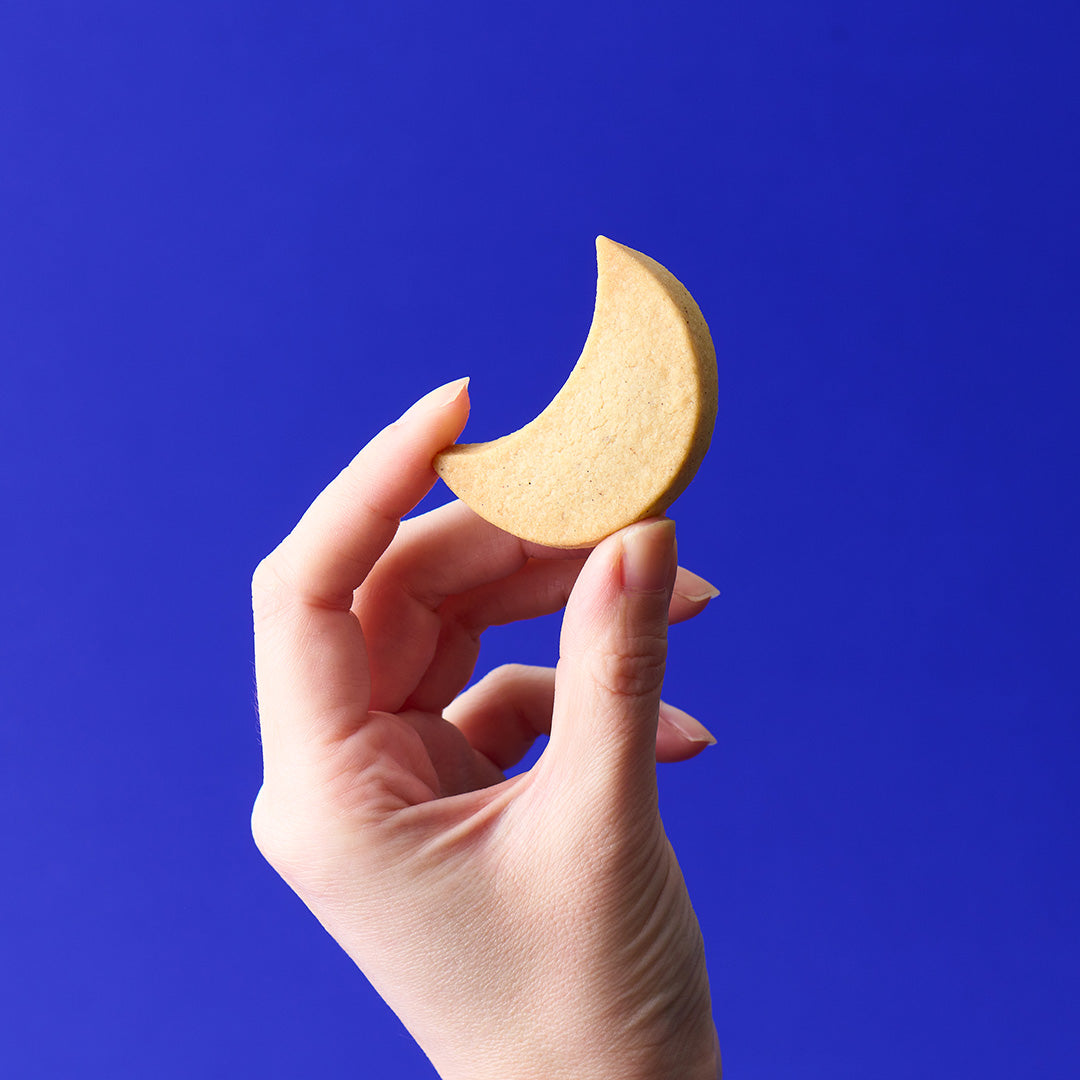 しろいし洋菓子店のクッキー缶~湖のほとりの花束~