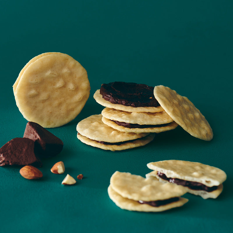 煎餅サンド〈プラリネチョコ〉5個入