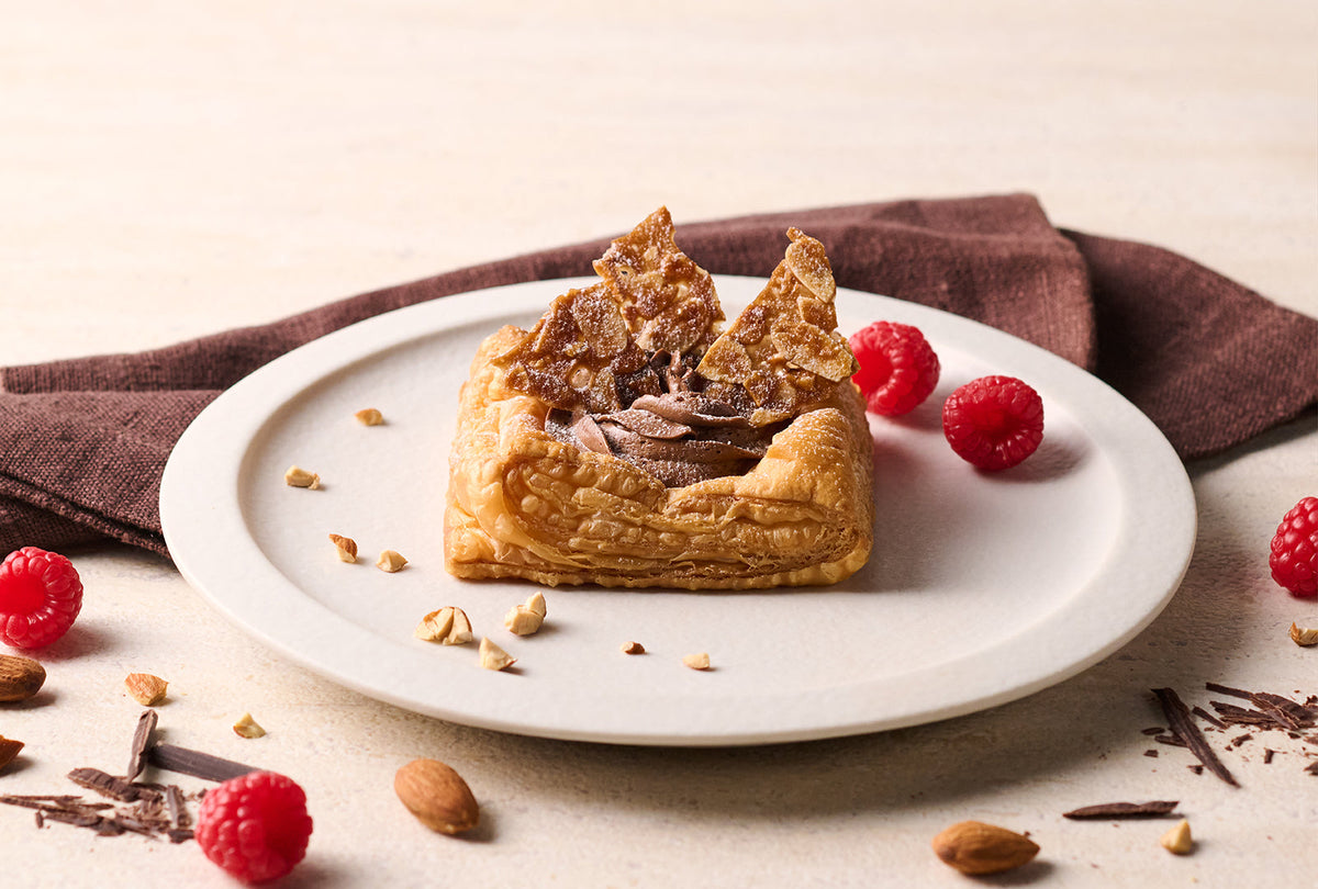 RINGO】9/12（金）発売！焼きたてオープンパイ〔ショコラベリー〕