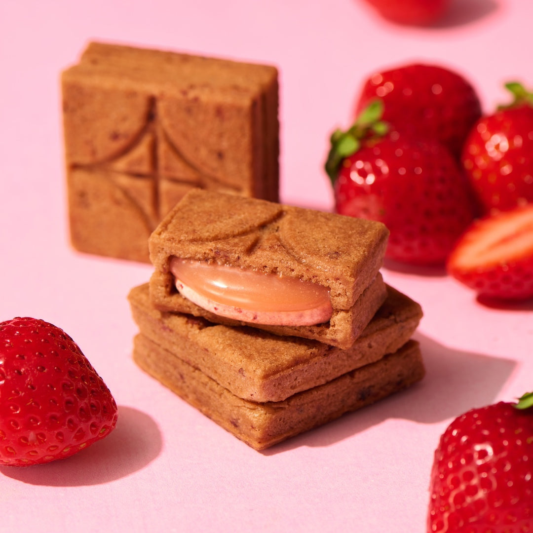 バターサンド2種セット贈り物〈贅沢いちご・宇治抹茶〉10個入＆ドームフラワーボックス